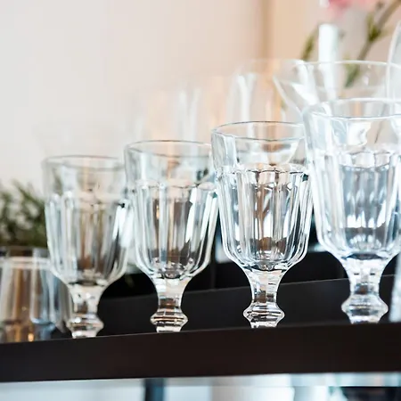 Premium Alice 2 By Bookinghost * Warsaw