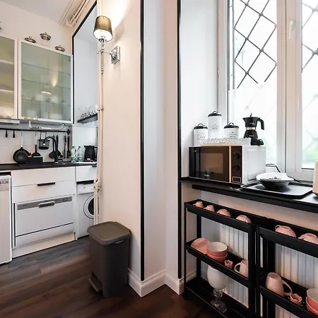 Premium Alice 2 By Bookinghost * Varşova